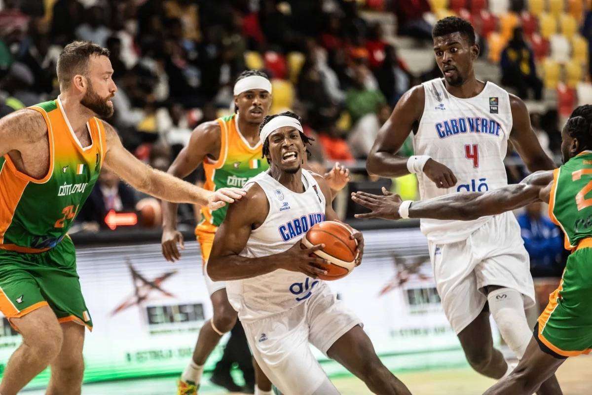 DB电竞下载-包含热火险胜尼日利亚男篮，克莱三分雨点燃全场的词条