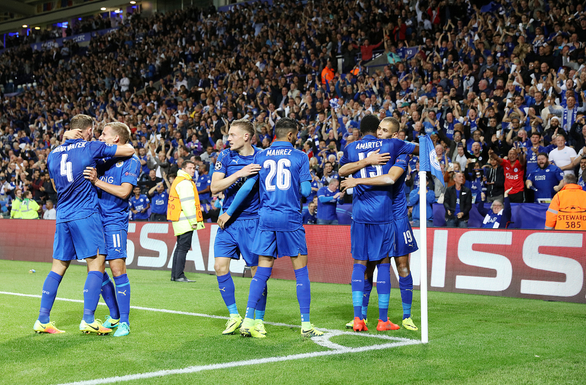 包含伯恩茅斯主场险胜，积分稳定的词条