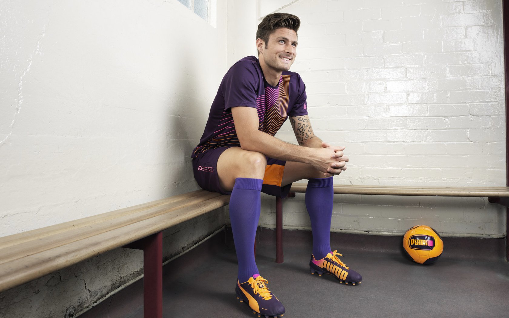 北非雄鹰惊险啄紫百合,门迪终场神扑改写欧战命运